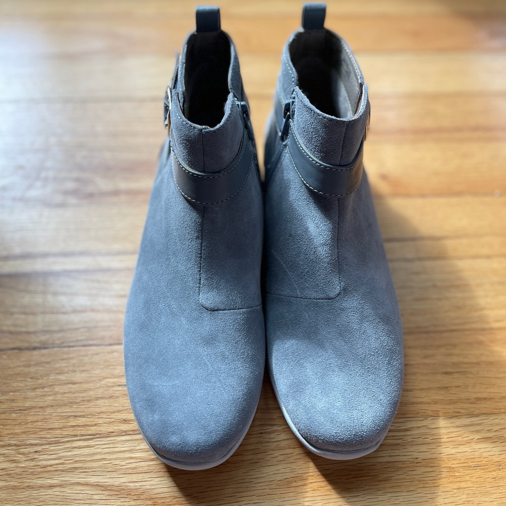 Vionic Gray Ankle Boots Water Repellent Comfort Orthotic Buckle Booties Sz 7.5 - Picture 1 of 8